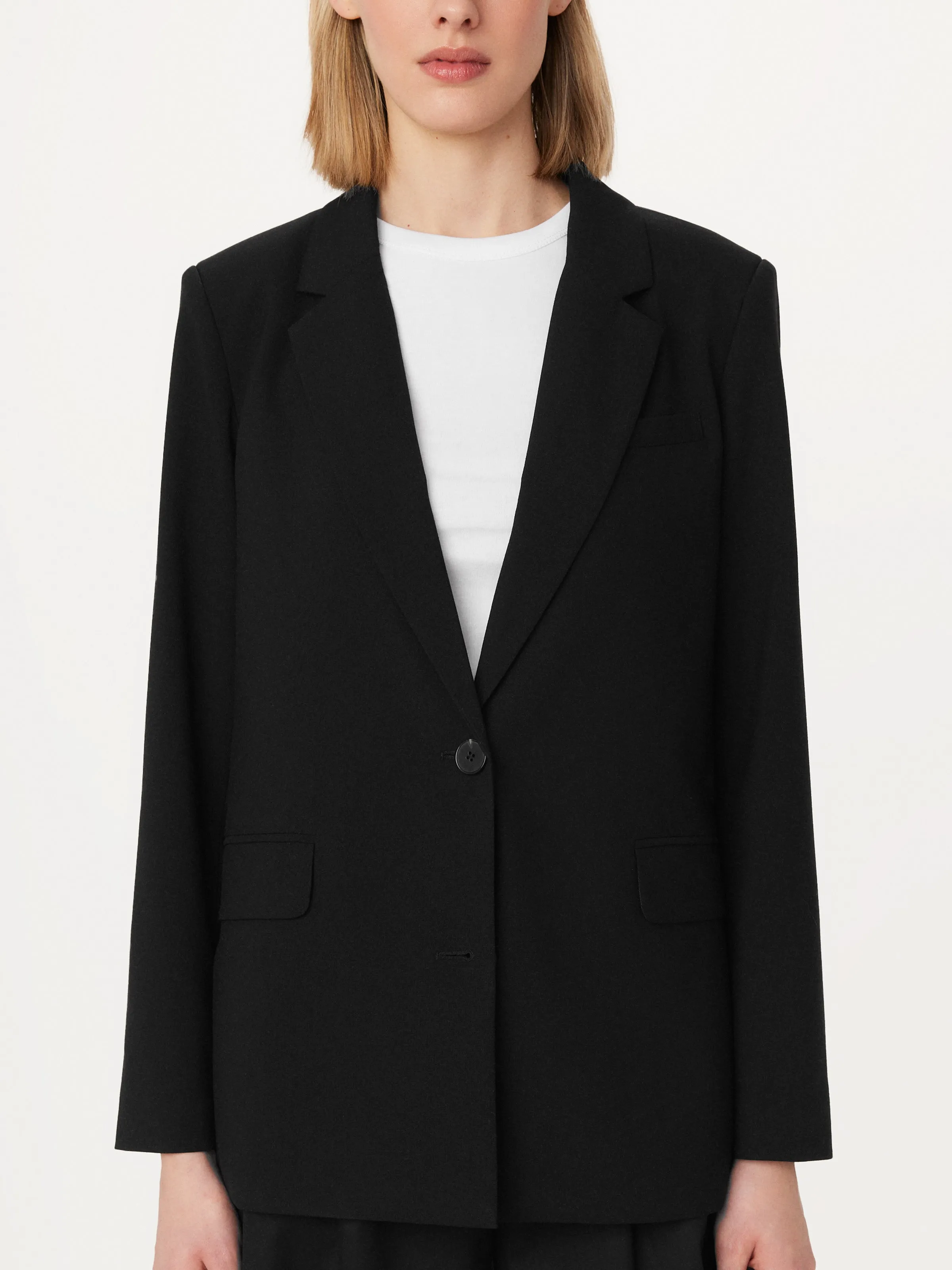 The Relaxed Single Breasted Blazer in Black